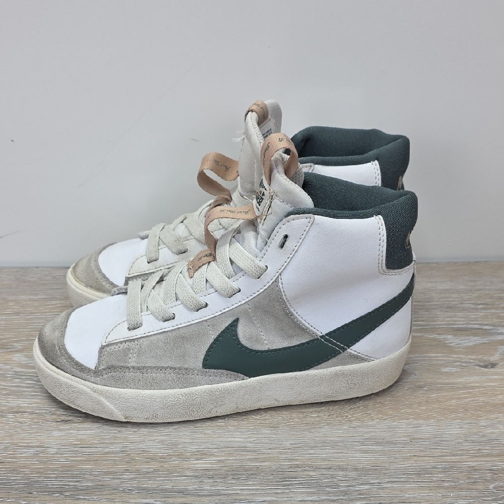 Nike Kids Blazer MidTop 77 Next Sneakers White Gray Suede Green Sz 2Y